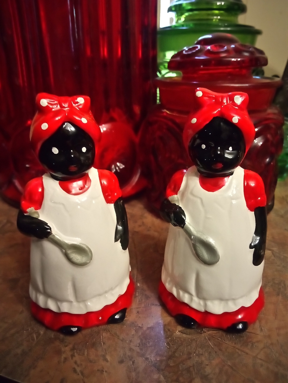 Vintage Painted Ceramic Mammy Salt and Pepper Shakers.